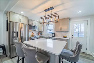 17 Beecher St, Pawtucket, RI 02860 - Photo 2