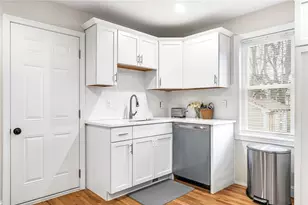 37 Warren Ave, Warren, RI 02885 - Photo 4