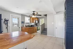 208 Simmonsville Ave, Johnston, RI 02919 - Photo 4