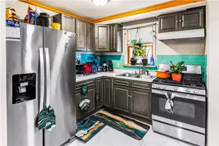 25 Hymer St, Providence, RI 02908 - Photo 6