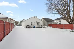 39 Clinton St, Pawtucket, RI 02861 - Photo 22