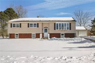 11 Barton Ln, Middletown, RI 02842 - Photo 4