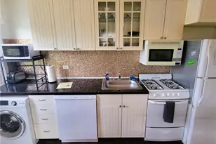 11 Hammond St, Newport, RI 02840 - Photo 4