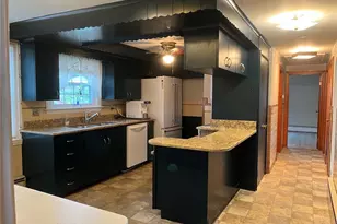556 Metacom Ave, Bristol, RI 02809 - Photo 12