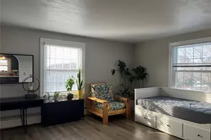 556 Metacom Ave, Bristol, RI 02809 - Photo 4