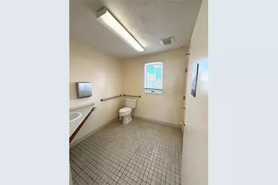 1302 Elmwood Avenue, Providence, RI 02910 - Photo 12