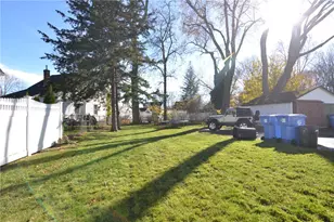 24 Arnold St, Lincoln, RI 02865 - Photo 2