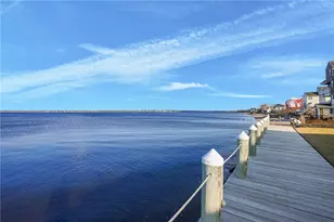 240 Shawomet Ave, Warwick, RI 02889 - Photo 8