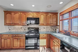 240 Shawomet Ave, Warwick, RI 02889 - Photo 22