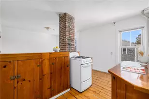 14 Brinley St, Newport, RI 02840 - Photo 6