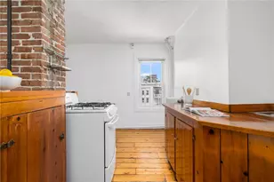 14 Brinley St, Newport, RI 02840 - Photo 8