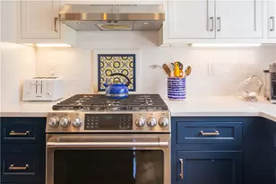 21 Lee Ave, Newport, RI 02840 - Photo 16