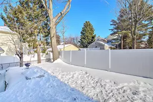 17 Pidge Ave, Pawtucket, RI 02906 - Photo 18