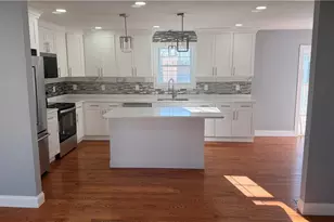 35 Hurley Ave, Pawtucket, RI 02860 - Photo 4