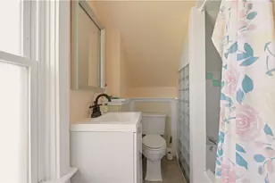 21 Clinton Ave, Newport, RI 02840 - Photo 34
