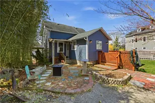 21 Clinton Ave, Newport, RI 02840 - Photo 6