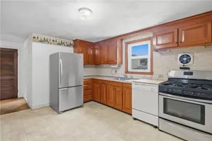 60 Duncan Rd, Warwick, RI 02886 - Photo 2