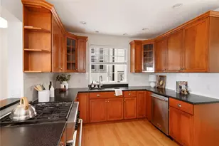 325 Wayland Ave, Providence, RI 02906 - Photo 14