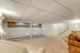 569 Turner Rd, Middletown, RI 02842 - Photo 32