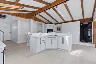 462 Lake Shore Dr, Warwick, RI 02889 - Photo 2