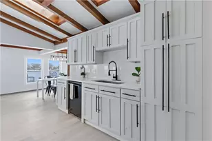 462 Lake Shore Dr, Warwick, RI 02889 - Photo 4