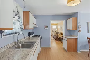 201 Hollis Ave, Warwick, RI 02889 - Photo 4