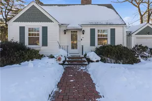 44 Woodstock Dr, Warwick, RI 02889 - Photo 2