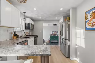 44 Woodstock Dr, Warwick, RI 02889 - Photo 4