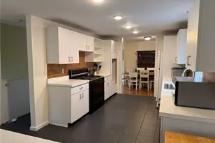 23 Carey St, Newport, RI 02840 - Photo 2