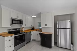 11 Young St, Newport, RI 02840 - Photo 6