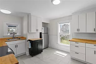 11 Young St, Newport, RI 02840 - Photo 4