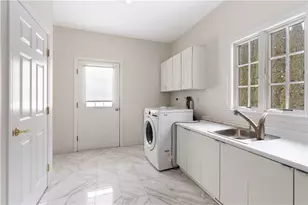 18 Peggy Ln, Portsmouth, RI 02871 - Photo 10