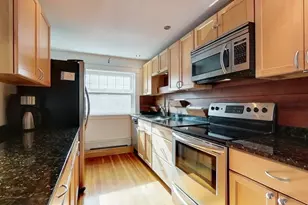 27 Vaughan Ave, Newport, RI 02842 - Photo 6