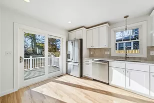 14 Ravenswood Ave, Providence, RI 02908 - Photo 12