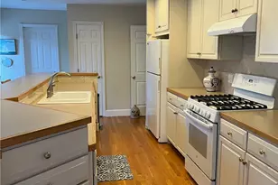 611 Wolcott Ave, Middletown, RI 02842 - Photo 8