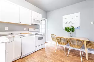 8 Green Pl, Newport, RI 02840 - Photo 10