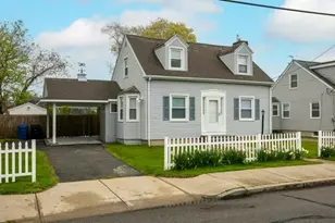 94 Eustis Ave, Newport, RI 02840 - Photo 2