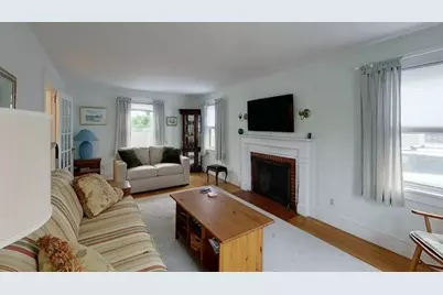 94 Eustis Avenue, Newport, RI 02840 - Photo 6