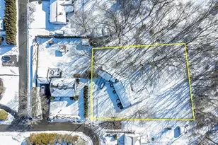 105 Florence St, Tiverton, RI 02878 - Photo 2