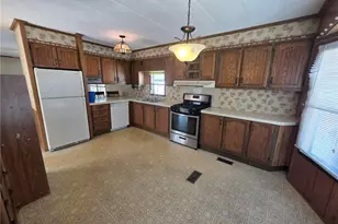 28 Ln E Ln, Coventry, RI 02816 - Photo 6