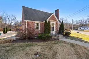 84 Intervale Rd, Cranston, RI 02910 - Photo 2