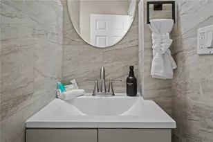 72 Rugby St, Providence, RI 02905 - Photo 16