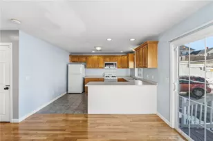 17 Grotto Ave, Pawtucket, RI 02860 - Photo 6