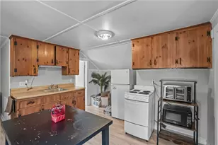 32 Houston Ave, Newport, RI 02840 - Photo 24