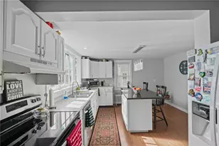 32 Houston Ave, Newport, RI 02840 - Photo 6