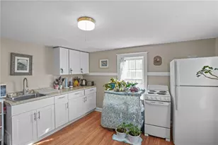 32 Houston Ave, Newport, RI 02840 - Photo 34