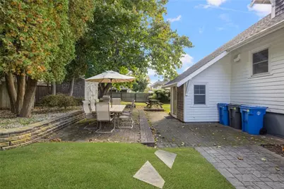 127 West Main Road, Middletown, RI 02842 - Photo 28