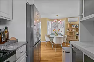 17 Narragansett Ave, Newport, RI 02840 - Photo 10