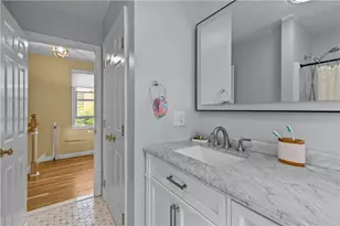 17 Narragansett Ave, Newport, RI 02840 - Photo 20