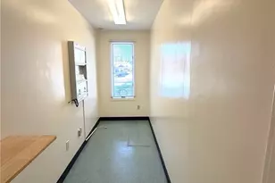 1302 Elmwood Ave, Providence, RI 02910 - Photo 16